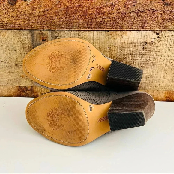 Vince Camuto Kentvi Suede Peep Toe Sandals - Picture 9 of 9